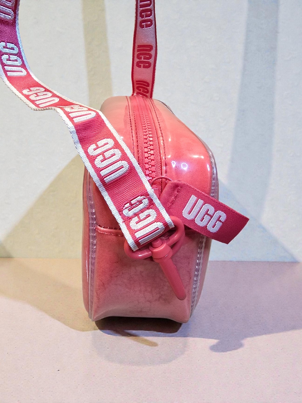 UGG Janey Clear And Plush Crossbody Bag - Picture 5 of 10